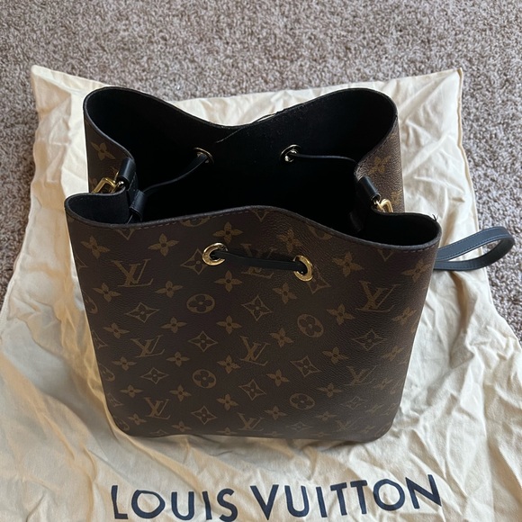 - LV Neonoe Black Monogram Canvas MM Handbag - Picture 3 of 4
